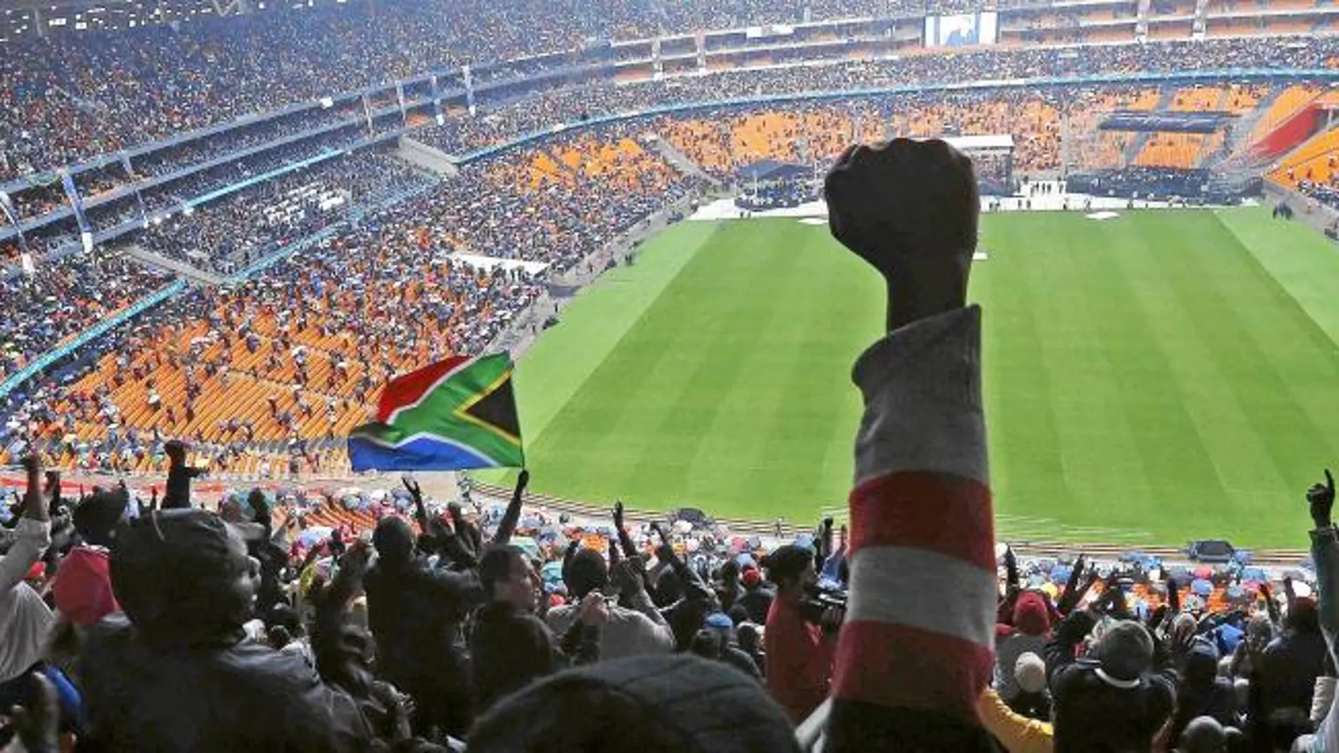 La multitud fue fiel a Mandela y abarrotó el Soccer City en su despedida