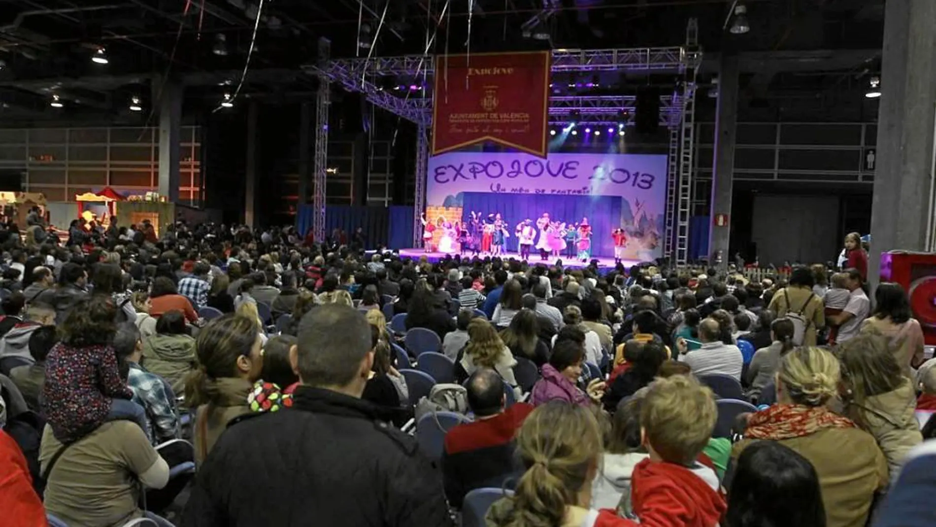 «Playbacks», deportes y espectáculos acapararon la participación infantil para recibir el 2014