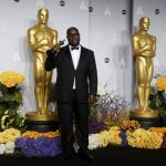 Steve McQueen posa con el Oscar a Mejor Película