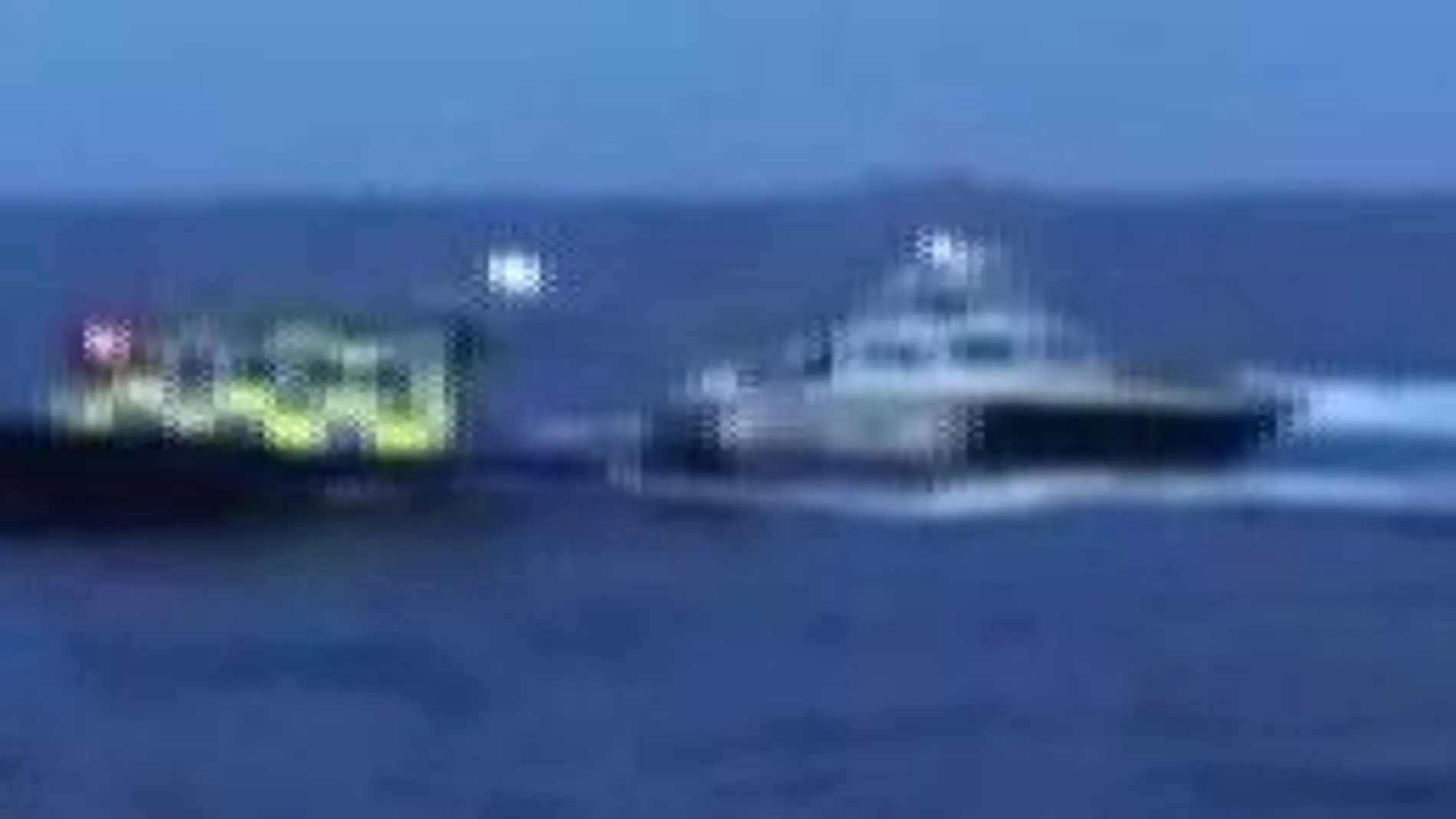 Una patrulla de la Guardia Civil, que se encuentra escoltando un barco del Instituto Oceanográfico Español en un proyecto de investigación, es asaltada por una patrulla gibraltareña