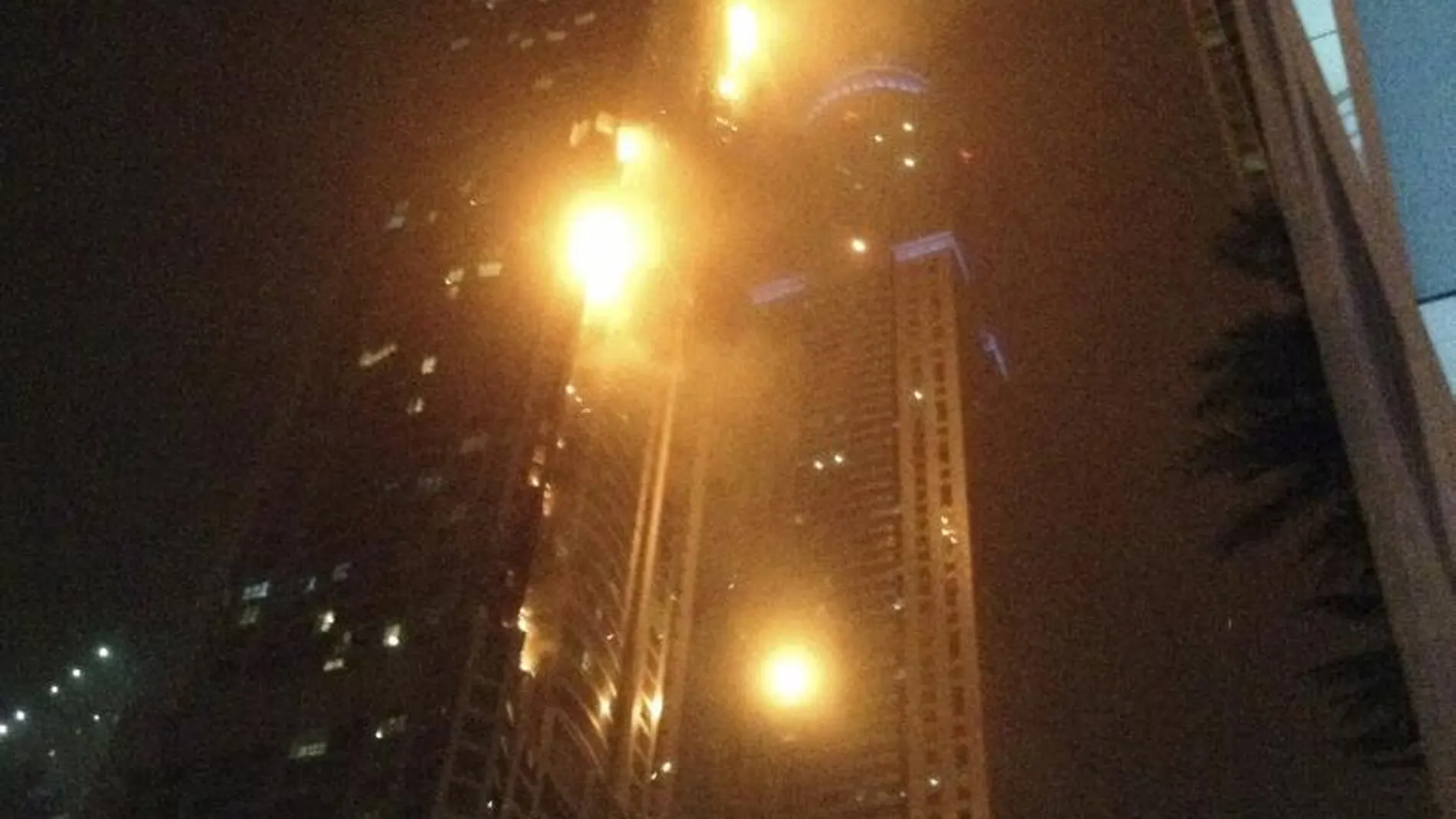 Imagen del incendio en la torre