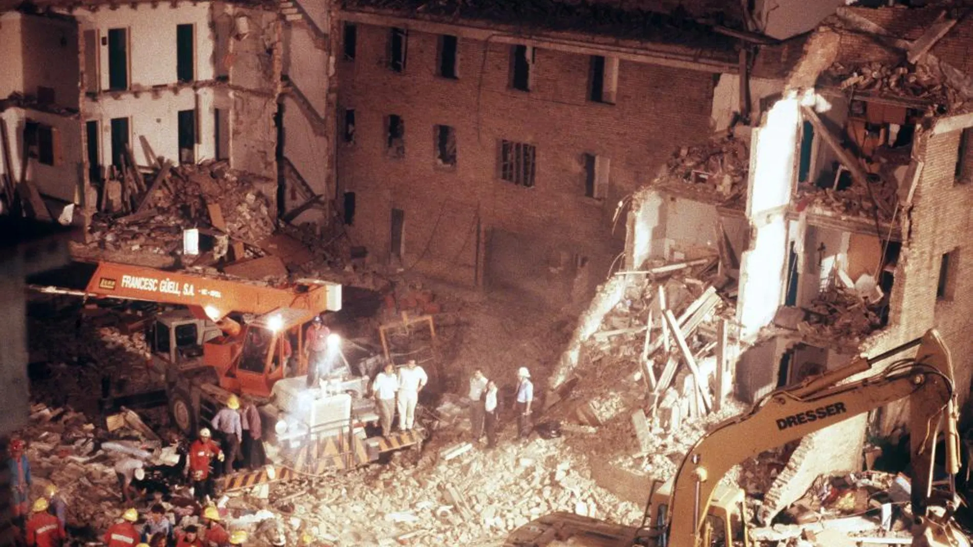 Imagen del atentado en la casa cuartel de la Guardia Civil de Vic en 1991