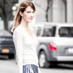 Vega, con una falda tubo de Marc Jacobs y un «clutch» de Rau Wolf