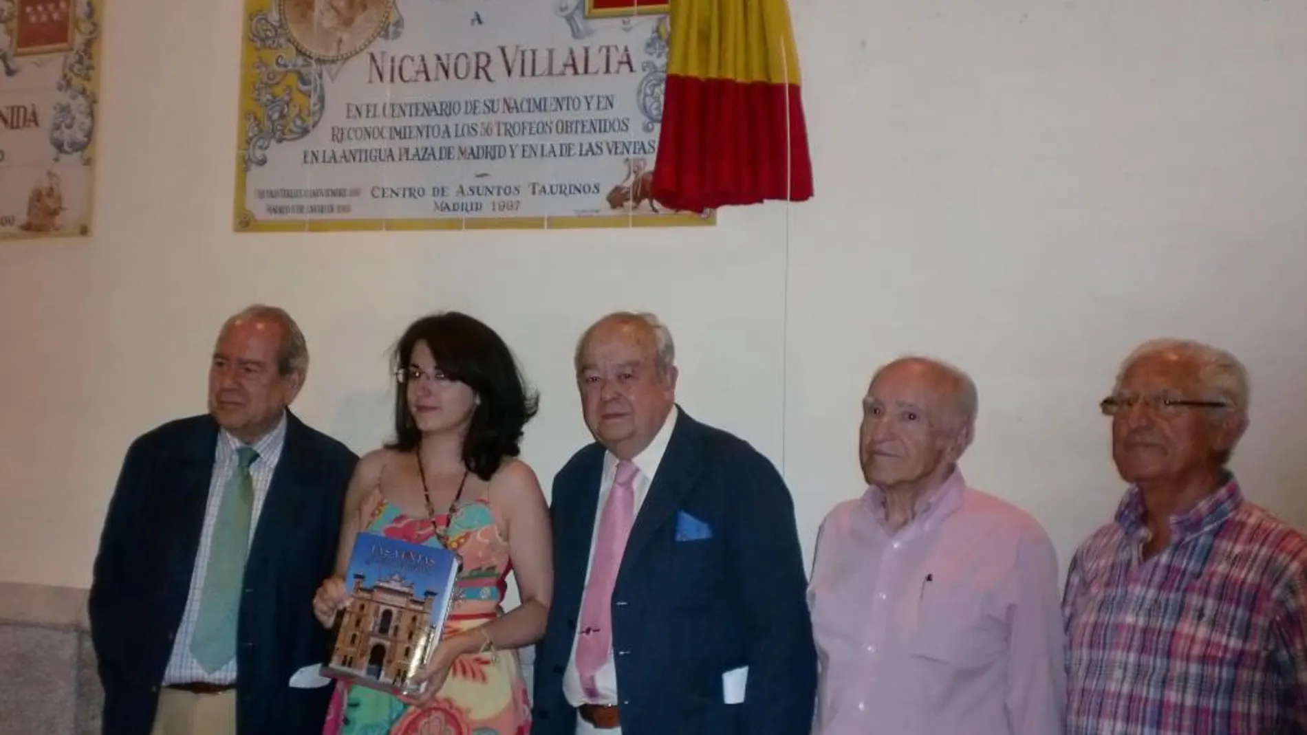 Renovado azulejo en Las Ventas en honor a Nicanor Villalta