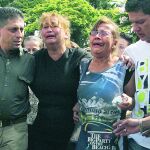 Vivian Núñez, madre del joven asesinado, en el funeral de su hijo, ayer, en San Cristóbal, capital del Estado de Táchira