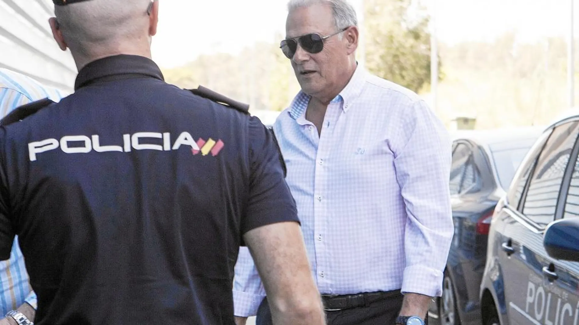 La Policía inspeccionó las viviendas de Ángel Ojeda en Sanlúcar y en el barrio sevillano de Heliópolis y la sede de la empresa Prescal en el parque aeronáutico Aerópolis, ubicado en La Rinconada en busca de evidencias sobre el fraude en los fondos de formación