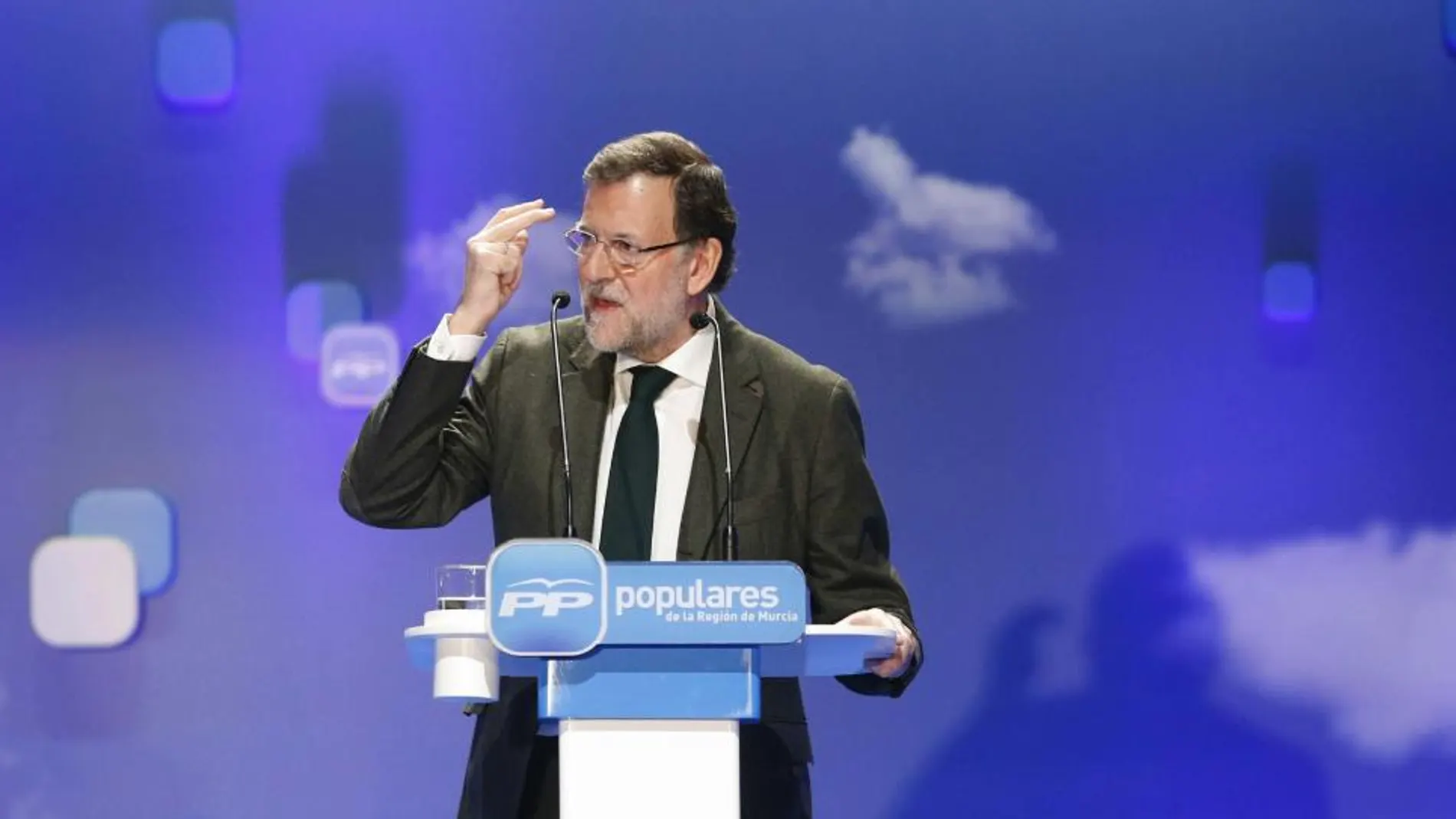 El presidente del Gobierno, Mariano Rajoy, durante su intervención en la clausura de la Convención del Partido Popular de la Región de Murcia, hoy en el Auditorio Regional.