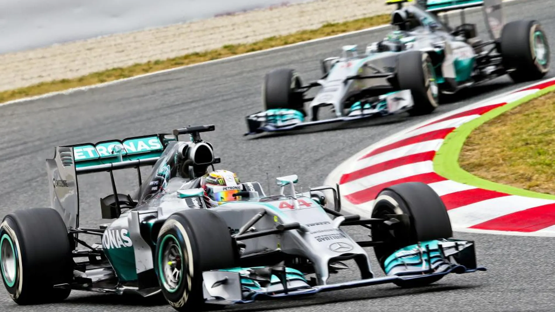 Los dos pilotos de Mercedes lideran el Mundial: Rosberg por delante de Hamilton
