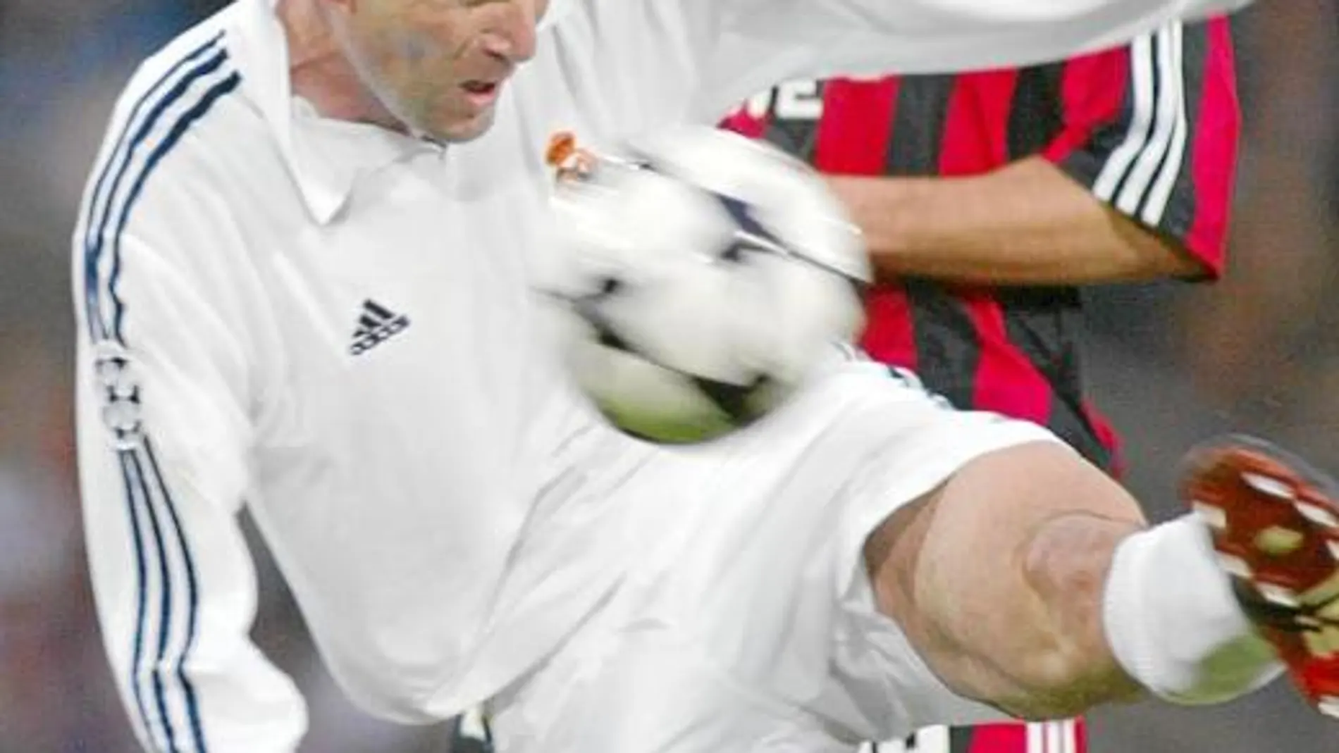 Zidane remata de volea el gol de la Novena