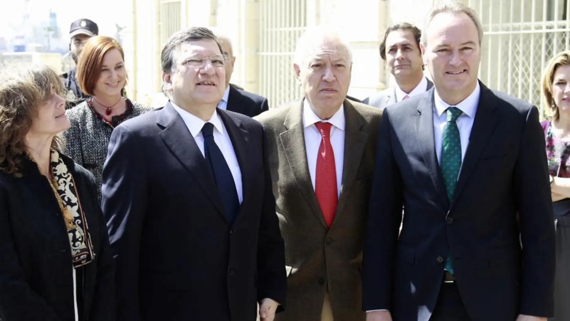 El presidente de Valencia, Fabra, junto a García-Margallo y Durao Barroso.
