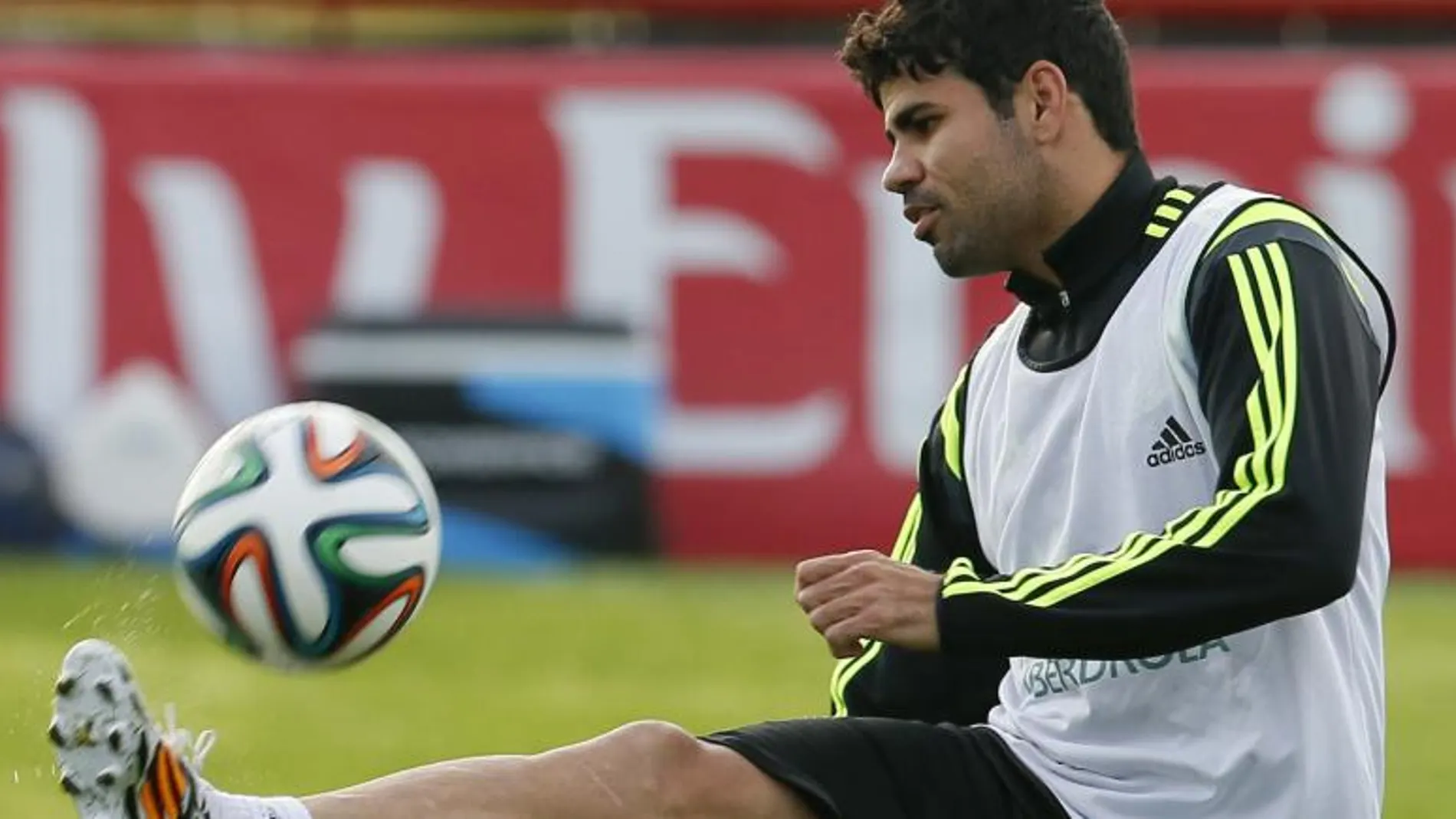 Diego Costa juega de inicio.