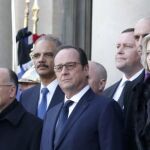 El presidente Francois Hollande, recibe a los participantes en la cumbre