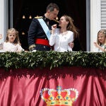 Una de las imágenes más emotivas de la jornada la han protagonizado ellos, los nuevos Reyes de España.