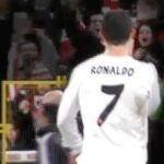 El cuarto árbitro ni siquiera está mirando cuando Cristiano Ronaldo se palmea la cara. Ayza Gámez aseguró que se dirigía a él
