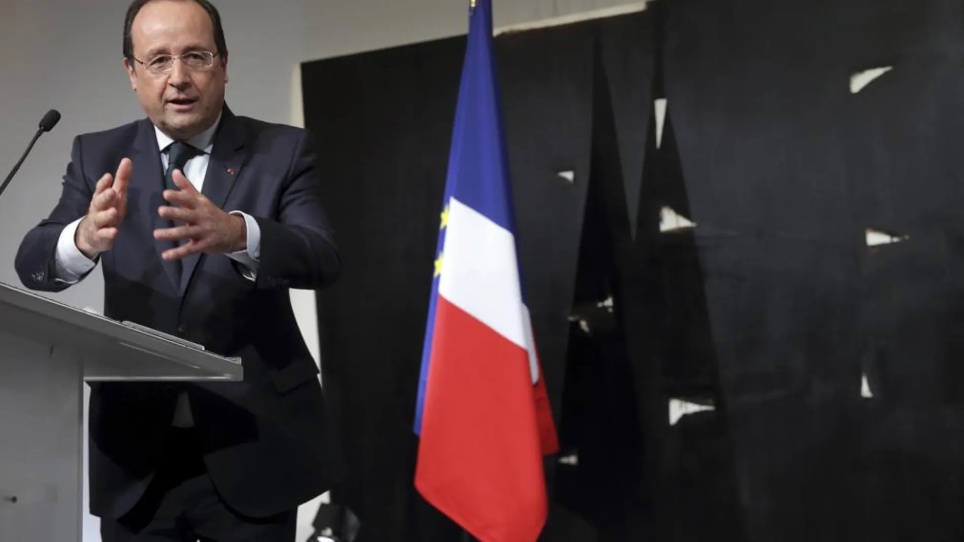 Hollande califica al Rey Juan Carlos I como «artesano de la transición»