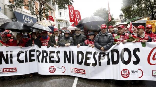 Los trabajadores de Coca-Cola se manifiestan en Madrid contra el expediente de regulación de empleo (ERE) anunciado por la empresa.