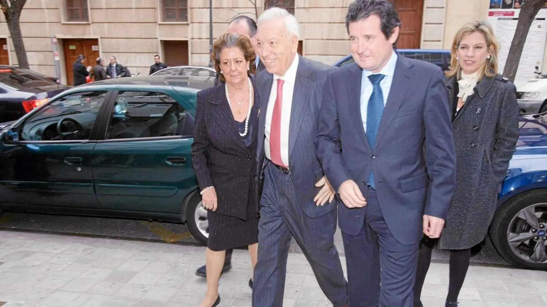 García Margallo llegó acompañado de Rita Barberá, José Císcar y Paula Sánchez de León