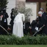  El Papa pide «derribar los muros de la enemistad» en Oriente Medio