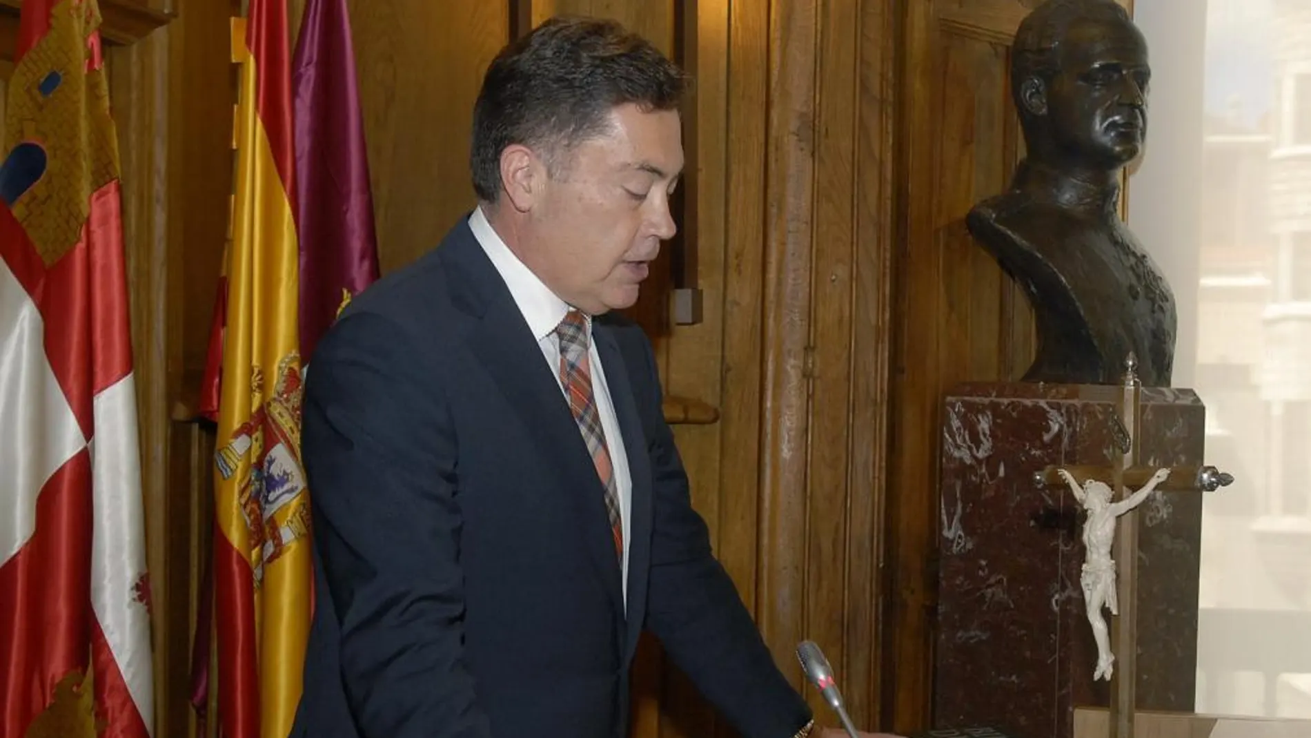 Marcos Martínez pronuncia unas palabras durante su investidura como presidente de la Diputación de León.