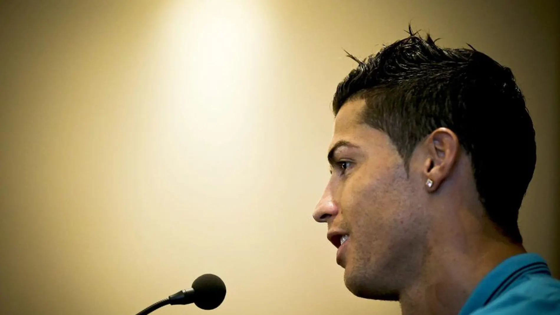 Cristiano Ronaldo, durante la conferencia de prensa de hoy con su selección