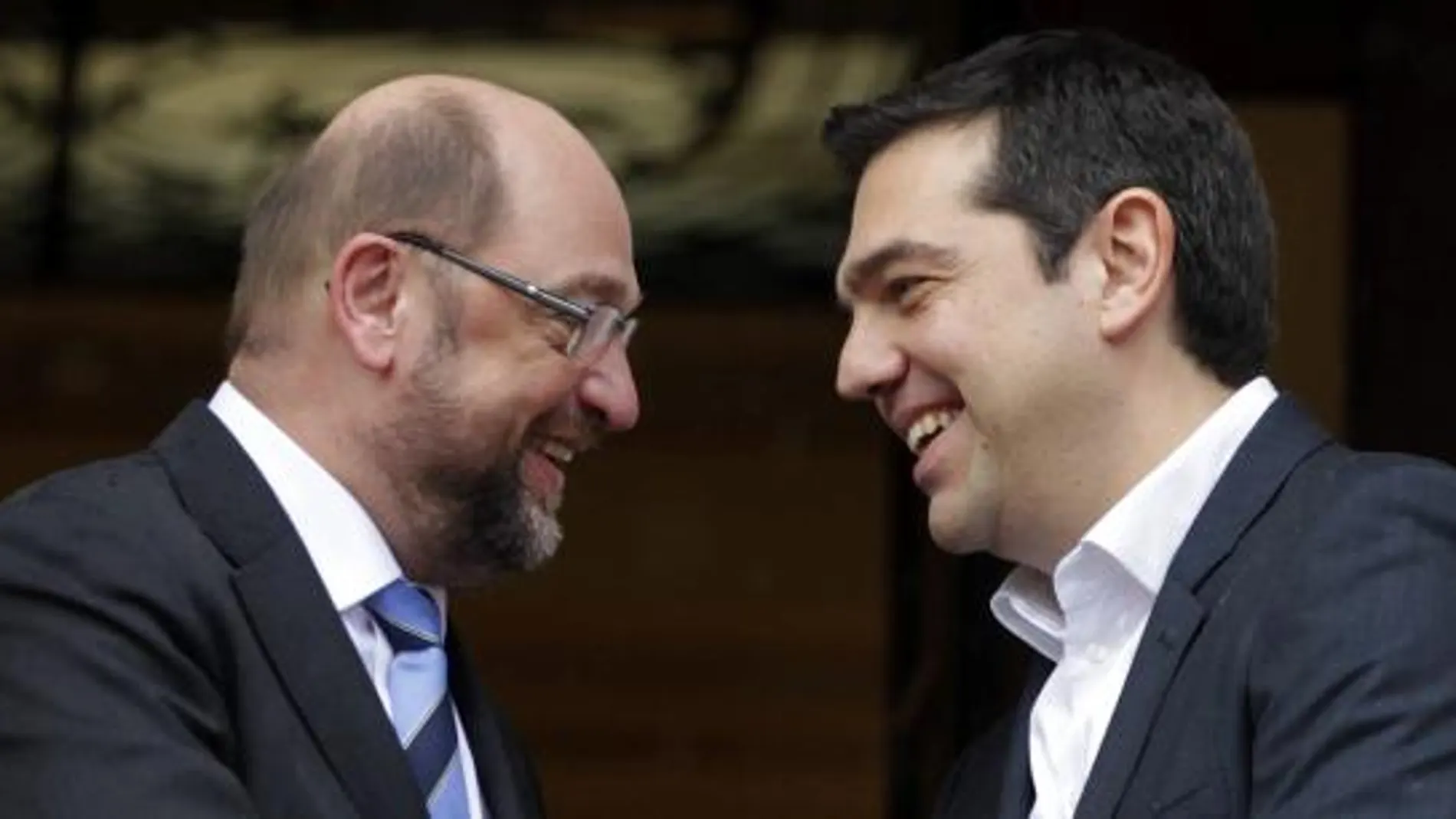 Alexis Tsipras, con el presidente del Parlamento Europeo, Martin Schulz, durante su reunión hoy en Atenas.