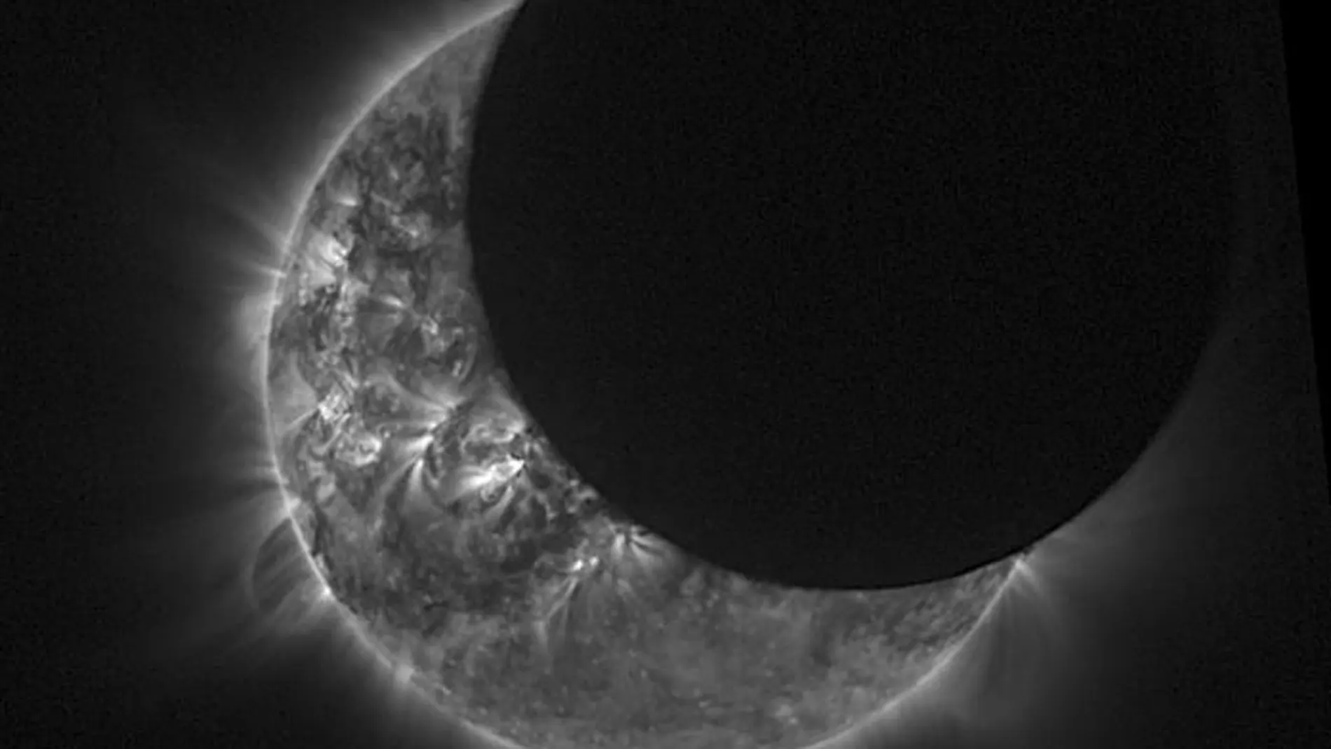 Imagen de un eclipse solar desde el espacio