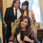 La presidenta argentina, con sus hijos, al asumir su segundo mandato