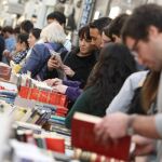 Sólo un tercio de los españoles lee libros a diario, mayoritariamente en papel