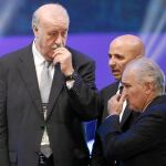 Del Bosque conversa con Sabella, el seleccionador argentino y Sampaoli, el de Chile