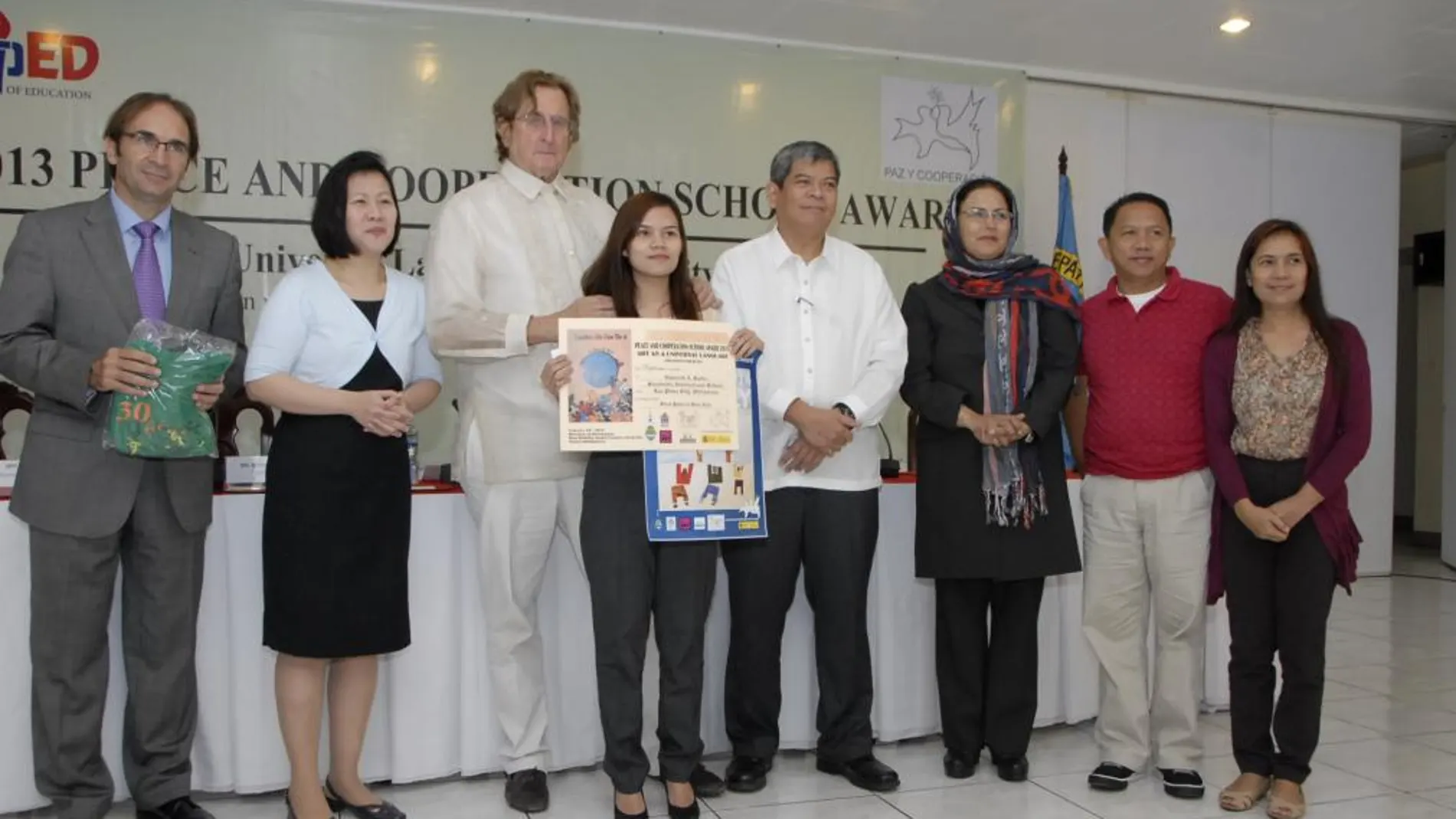 Filipinas recibe los Premios Escolares españoles 2013 de Paz y Cooperación
