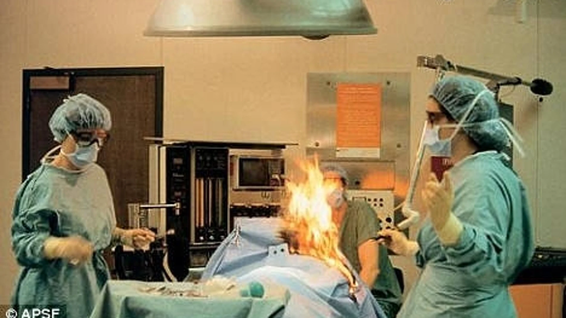 Imagen de un incidente registrado por la «Anaesthesia Patient Safety Foundation», que alerta de los peligros de la cirugía