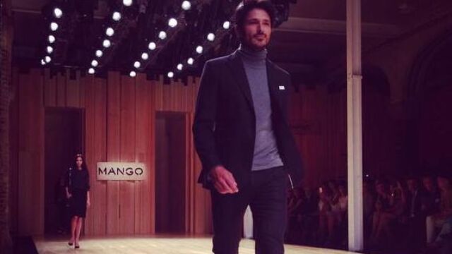 Andrés Velencoso desfila en la pasarela del 080