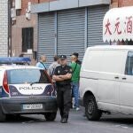 Dispara en su bar de Cobo Calleja a dos clientes chinos