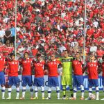Fotografía de archivo del 11 de septiembre de 2012 de la selección de Chile previo al partido frente a Colombia por la octava fecha de las eliminatorias al Mundial de Brasil 2014, en Santiago (Chile)