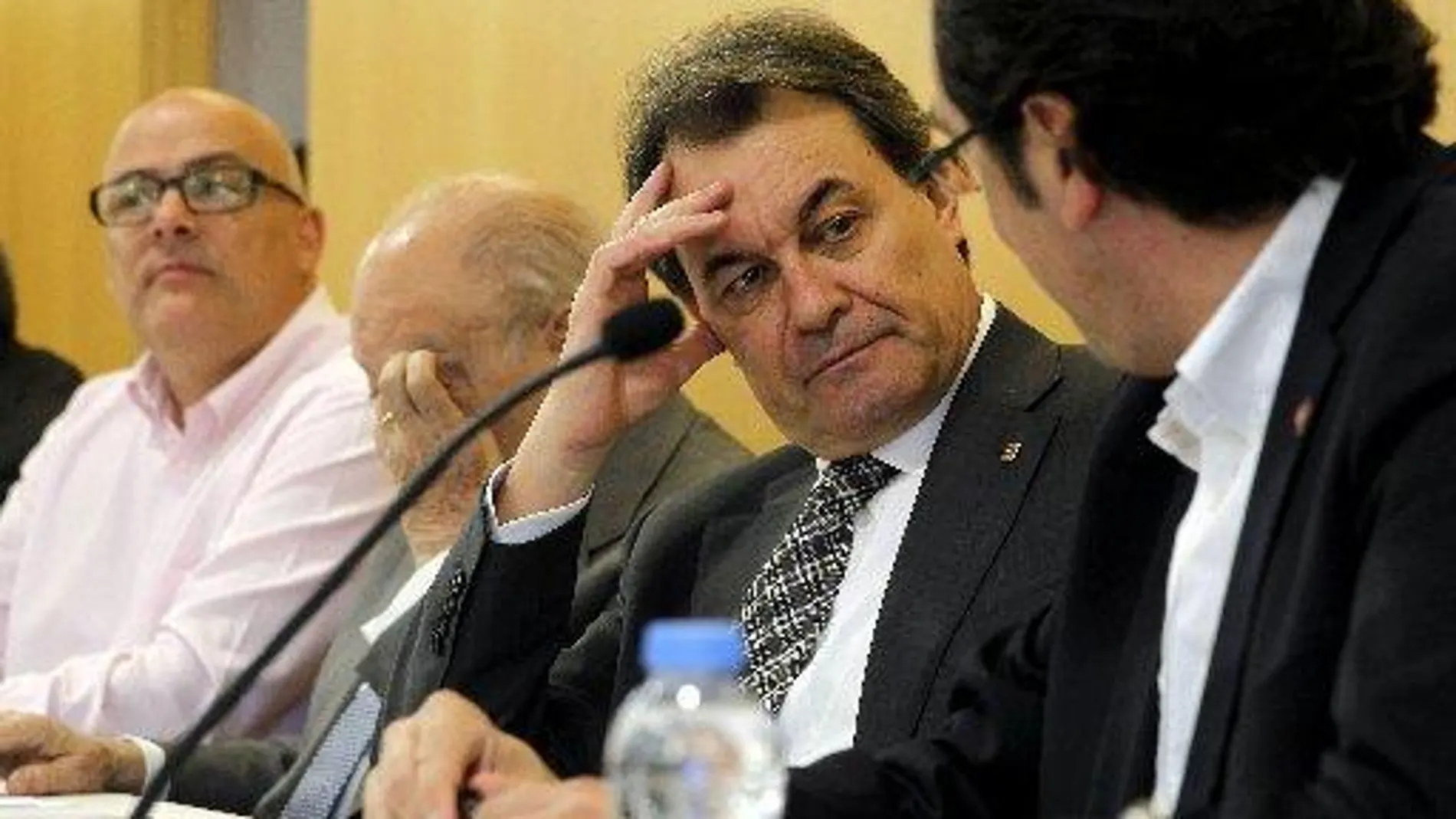 El presidente de la Generalitat, Artur Mas (i), y el miembro de la dirección del partido Josep Rull (d), durante la ejecutiva de CDC