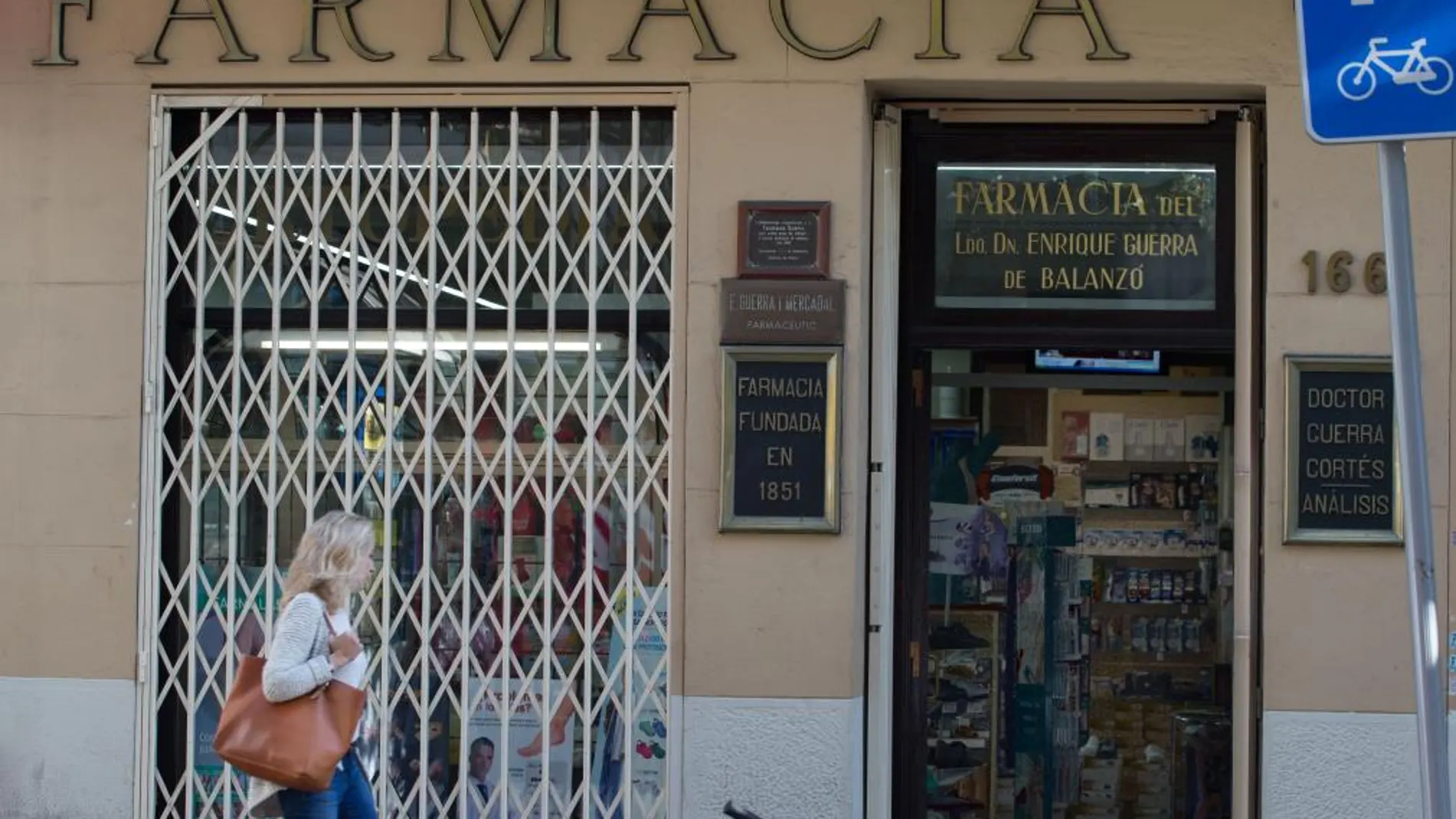 Fachada de una farmacia, en una imagen de archivo