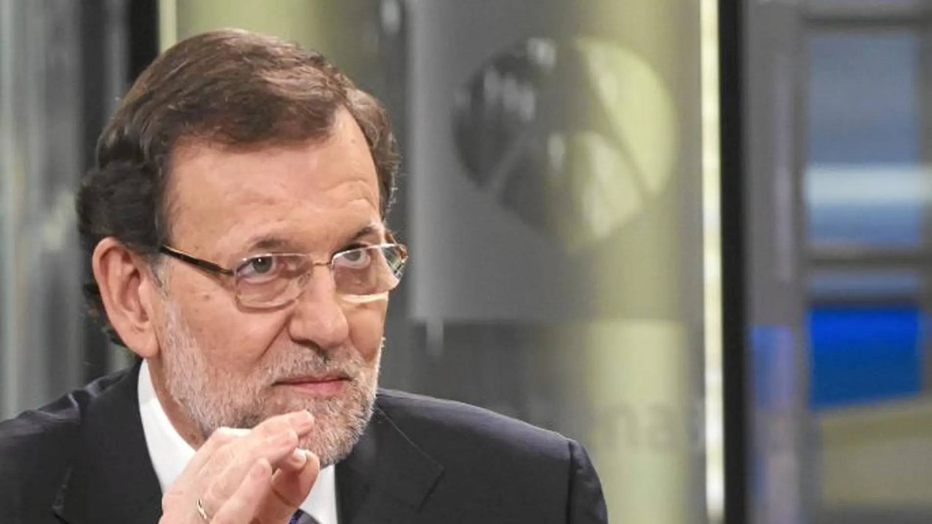 El presidente del Gobierno, Mariano Rajoy, durante un momento de la entrevista con Gloria Lomana, directora de Informativos de Antena 3