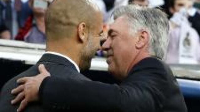 Efusivo saludo entre Carlo Ancelotti y Pep Guardiola