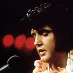El rey del &quot;rock and roll&quot;, Elvis Presley, durante el concierto &quot;Aloha from Hawaii&quot;