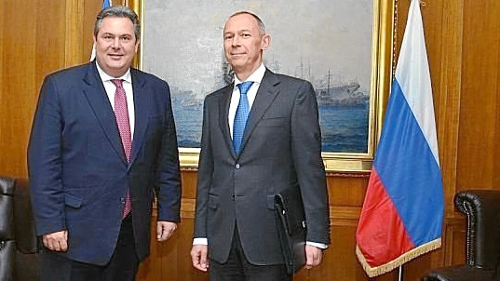 En su lugar, el nuevo ministro de Defensa se reunió con el embajador ruso, Andrei Maslov