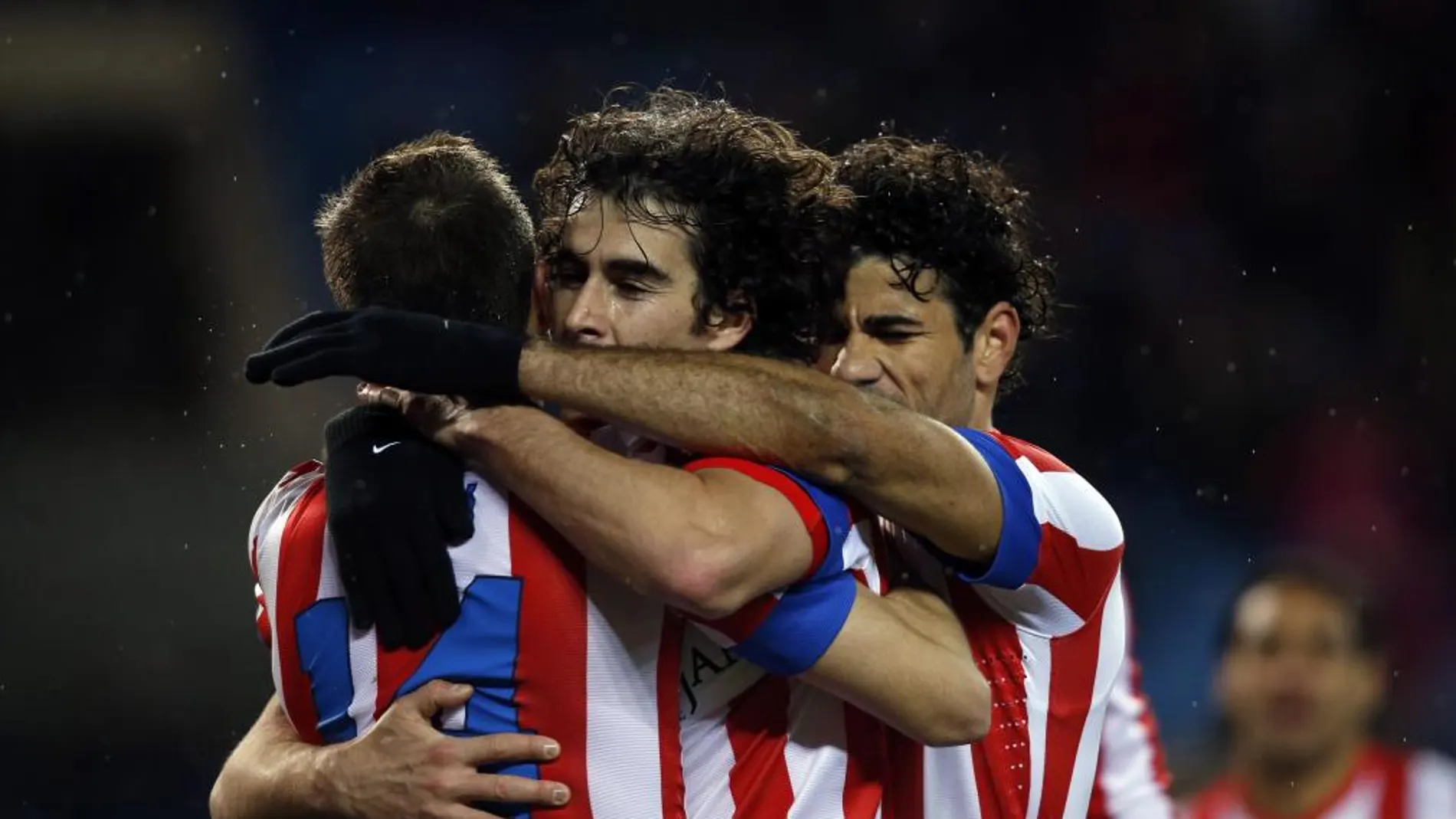 Atlético Madrid. Tiago (C) celebra con Gabriel 'Gabi' Fernandez (L) y Diego Costa (R) . REUTERS/Susana Vera