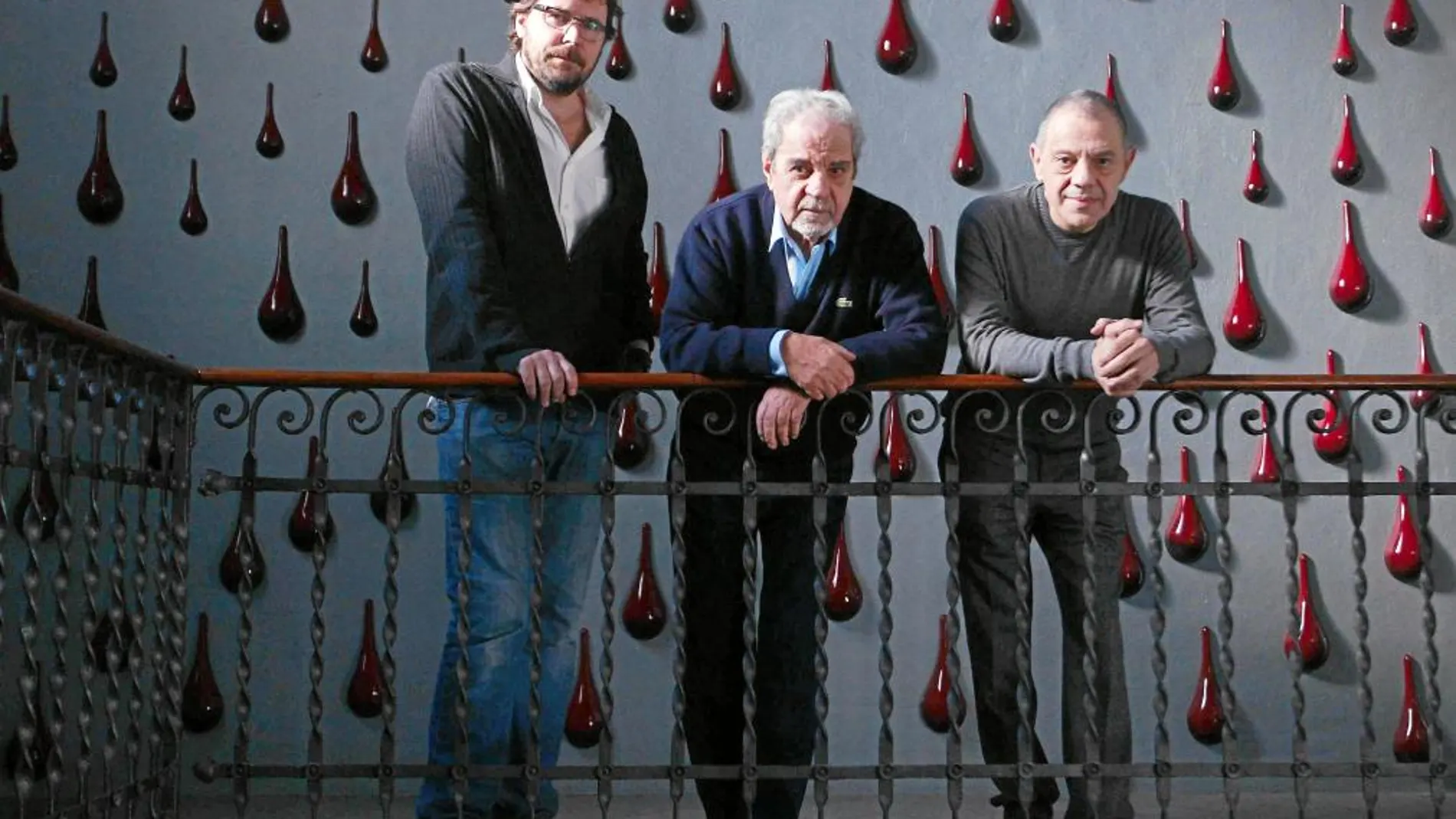 Oriol Broggi, Juan Marsé y Lluís Pasqual ayer en la sede del Teatre Lliure