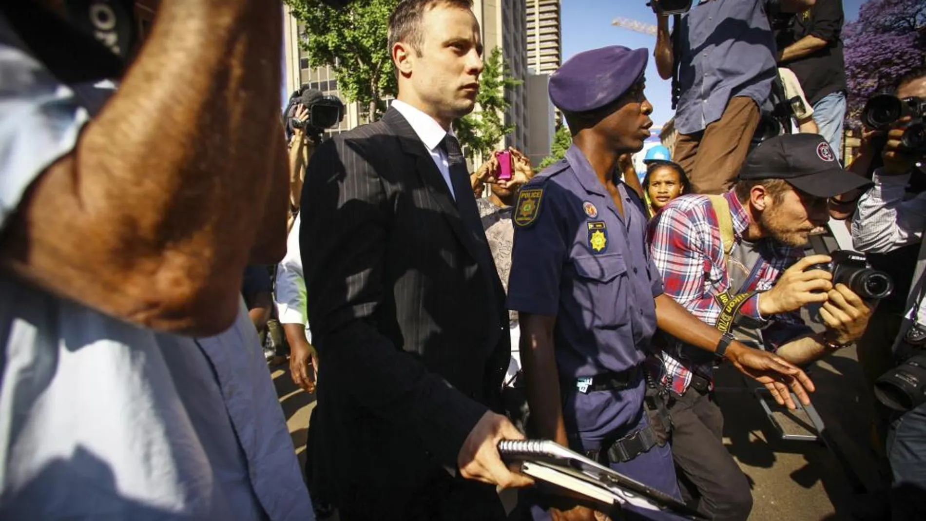 Oscar Pistorius a su salida del Tribunal Superior de Pretoria