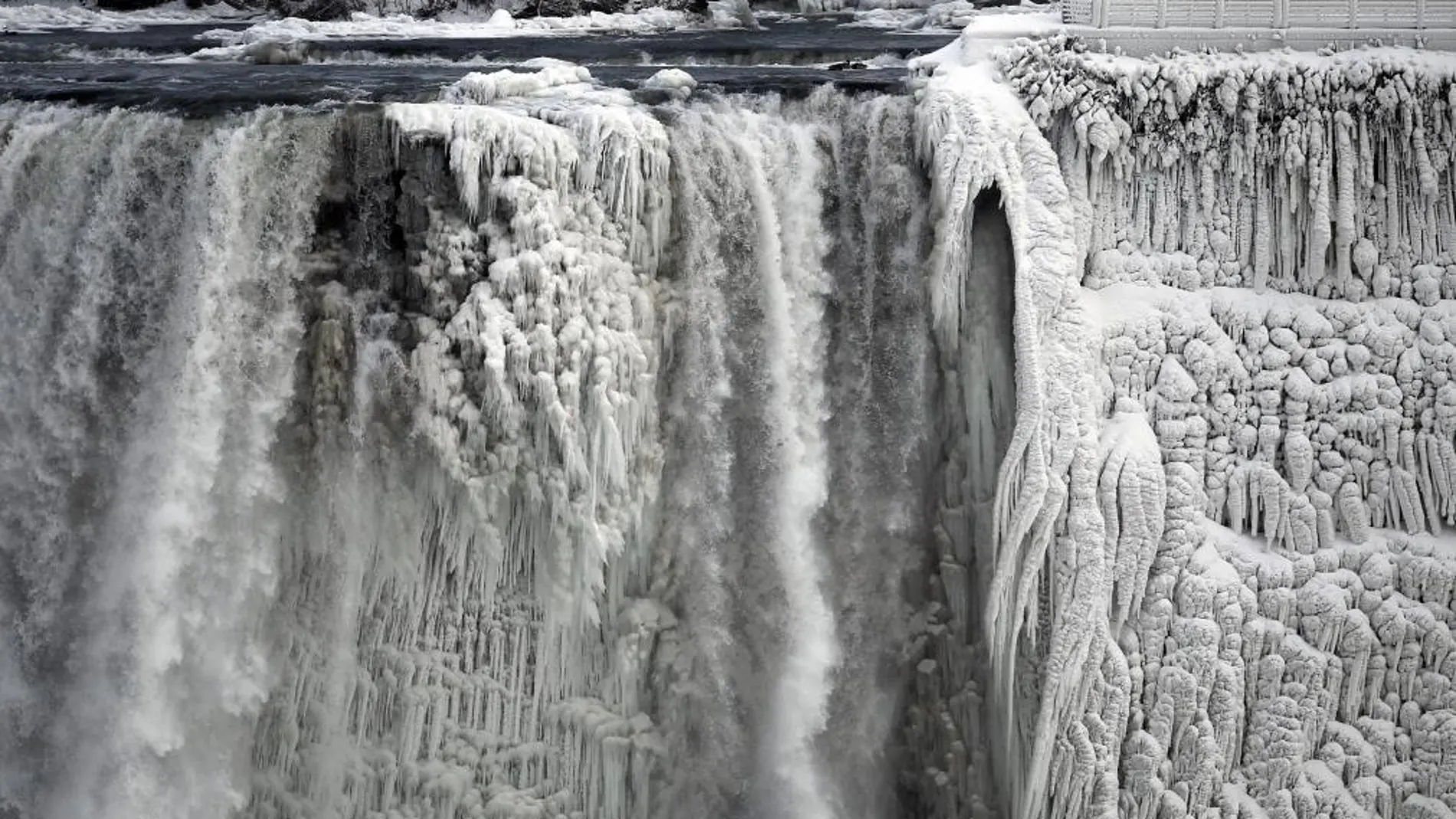 Las cataratas del Niágara es uno de los lugares donde más personas mueren por hacerse una fotografía