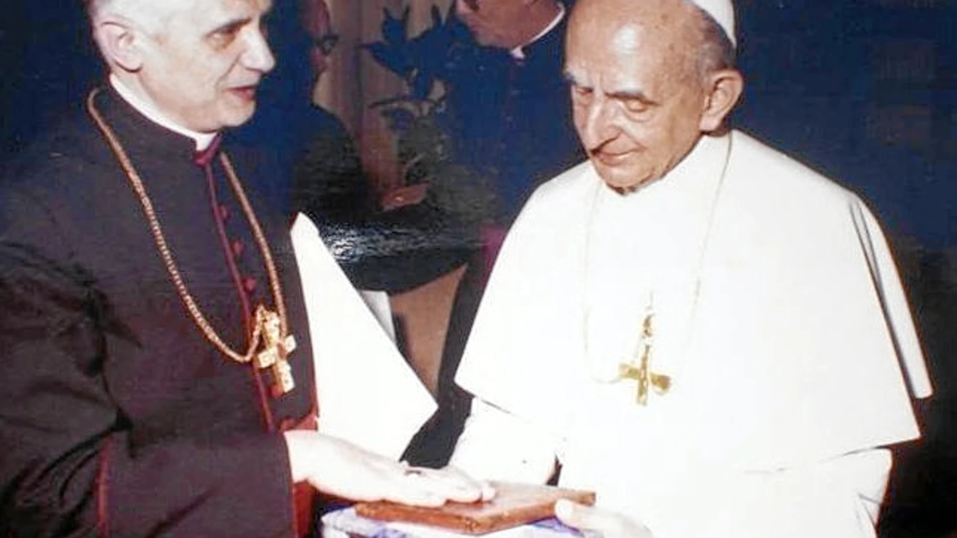 Joseph Ratzinger, junto a Pablo VI