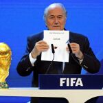 Joseph Blatter el 2 de diciembre de 2010, mientras anunciaba a Qatar como la sede de Mundial de la FIFA 2022.