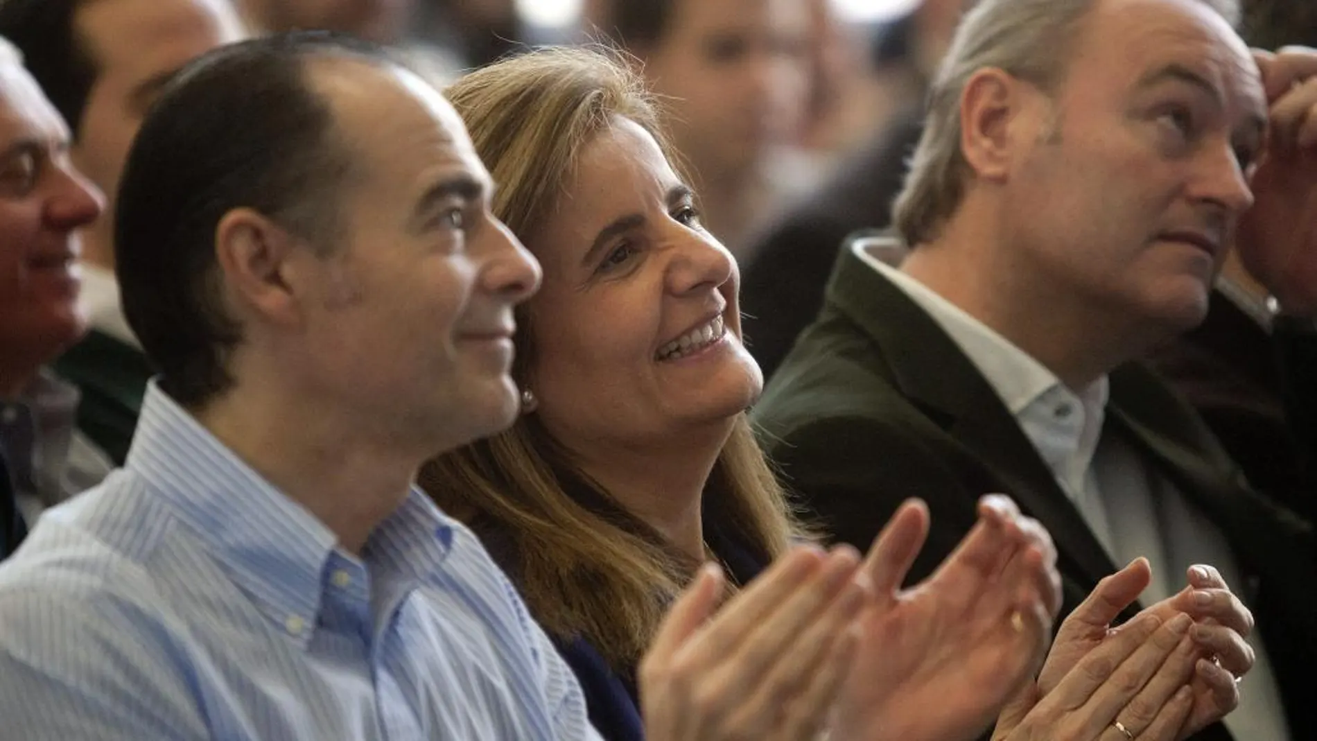 La ministra de Empleo y Seguridad Social, Fátima Báñez y el president de la Generalitat, Alberto Fabra (d), durante la clausura hoy de la Convención económica del PP de Castellón