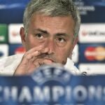 El técnico del Chelsea durante la rueda de prensa