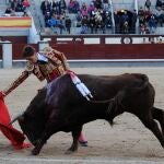Derechazo de Curro de la Casa, ayer, en Las Ventas