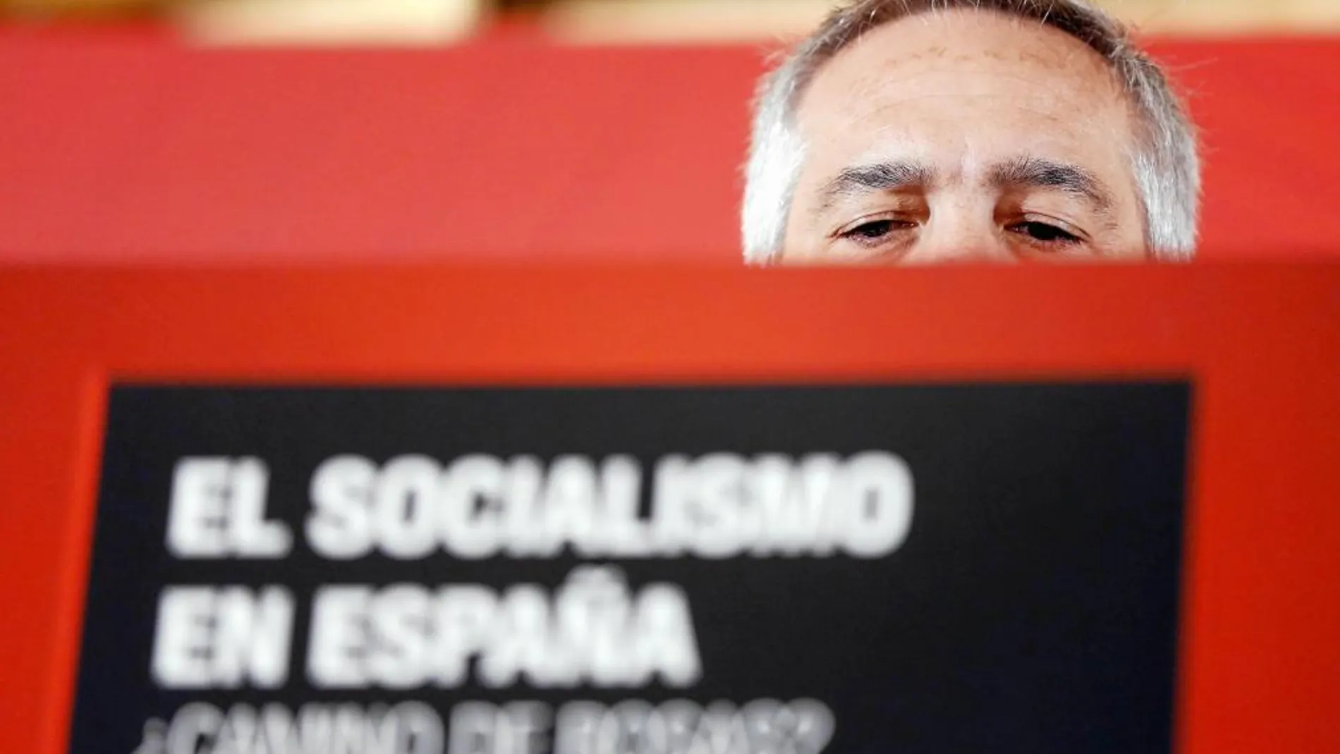 Navarro ha recibido desde el pasado jueves el respaldo del PSOE en el manejo de la crisis